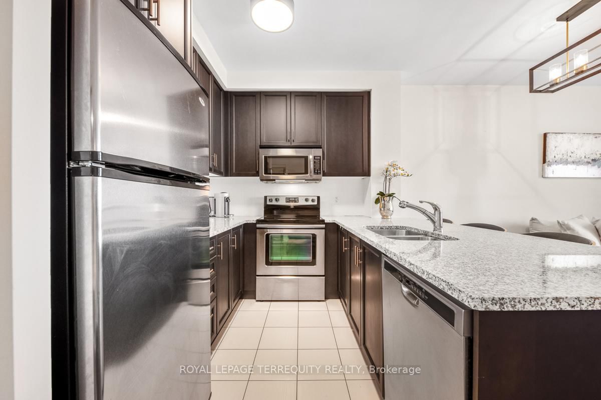 9245 Jane St, unit 1015 for sale