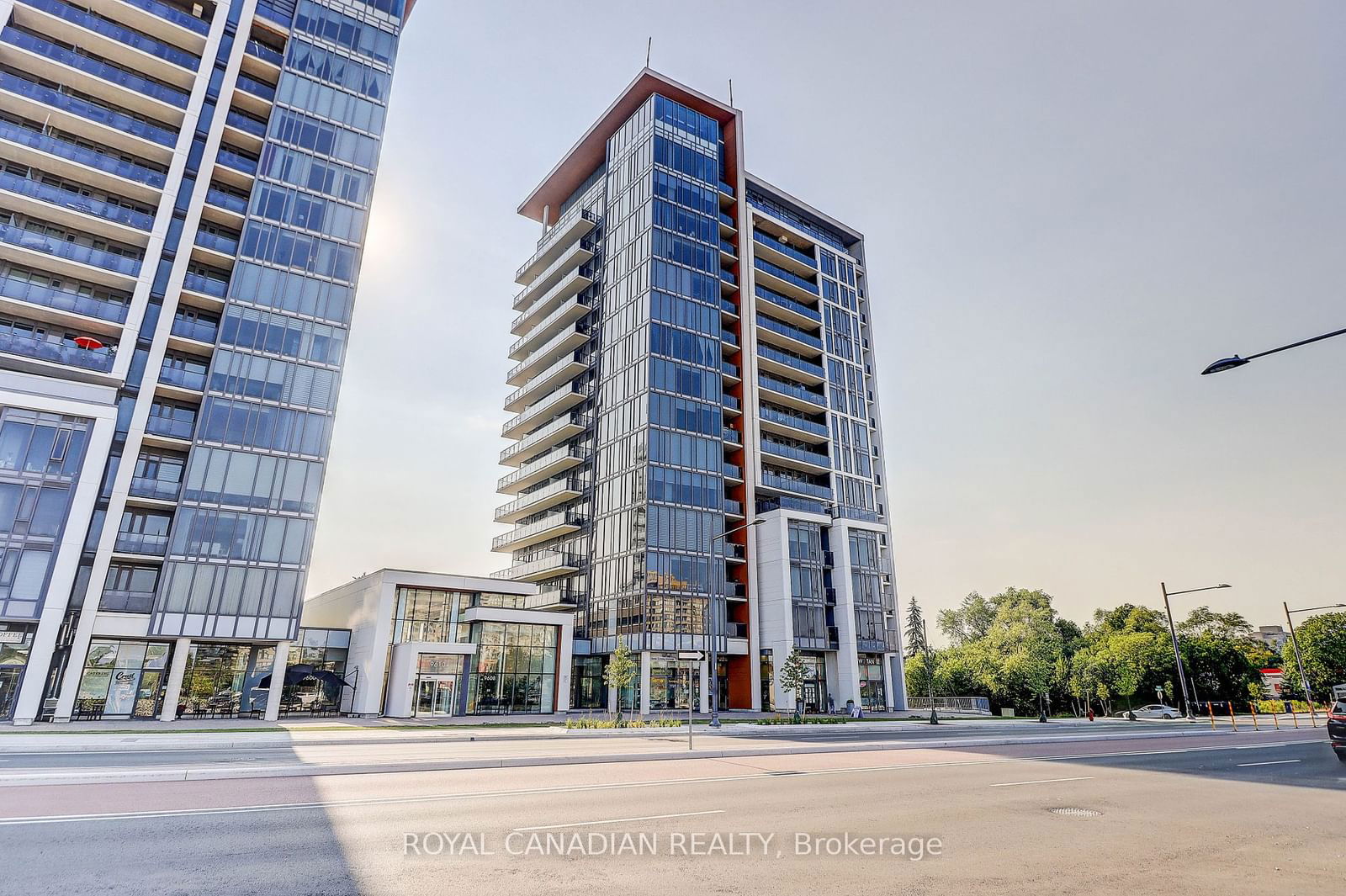 9608 yonge St, unit 208 for sale