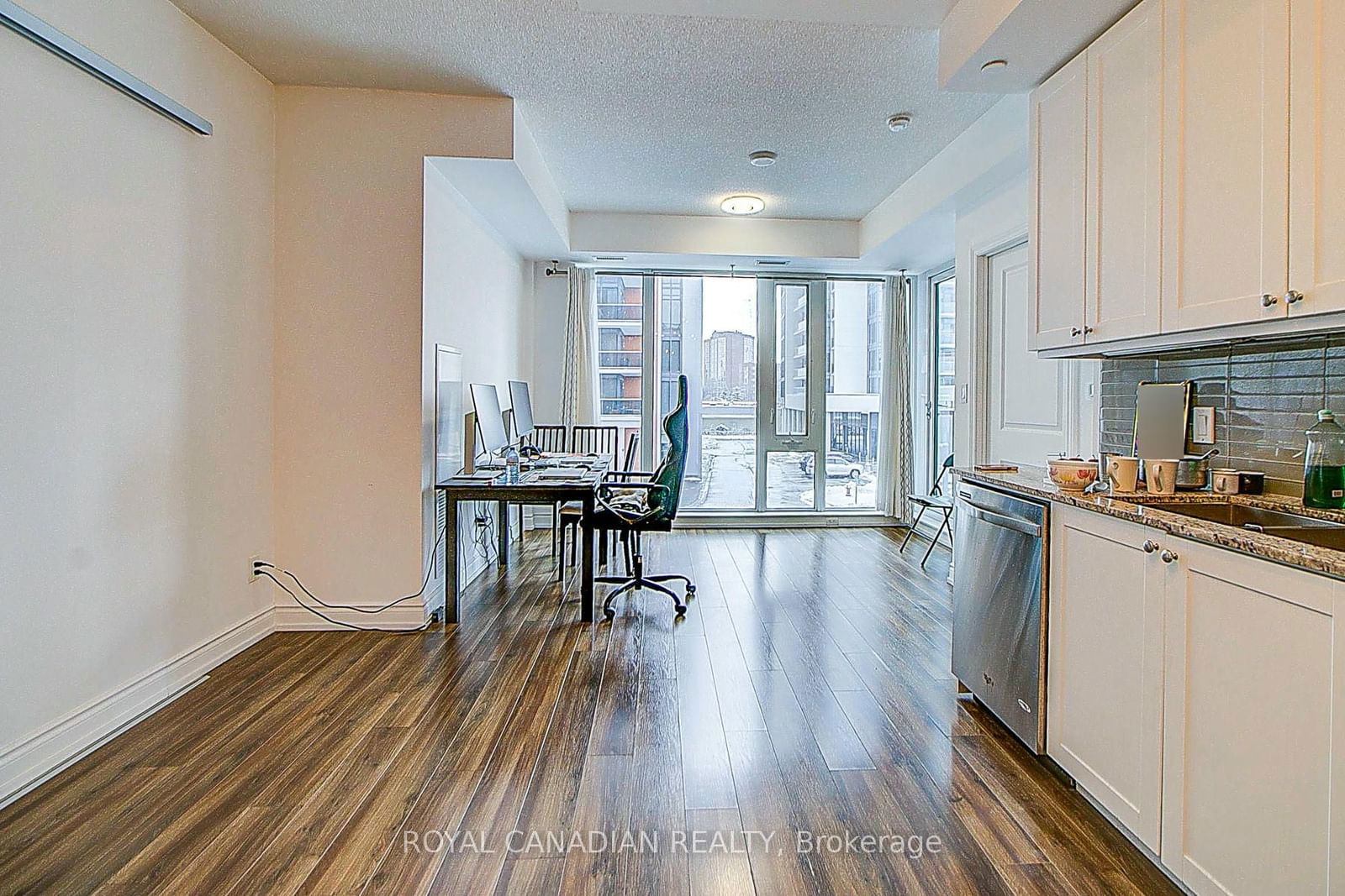 9608 yonge St, unit 208 for sale