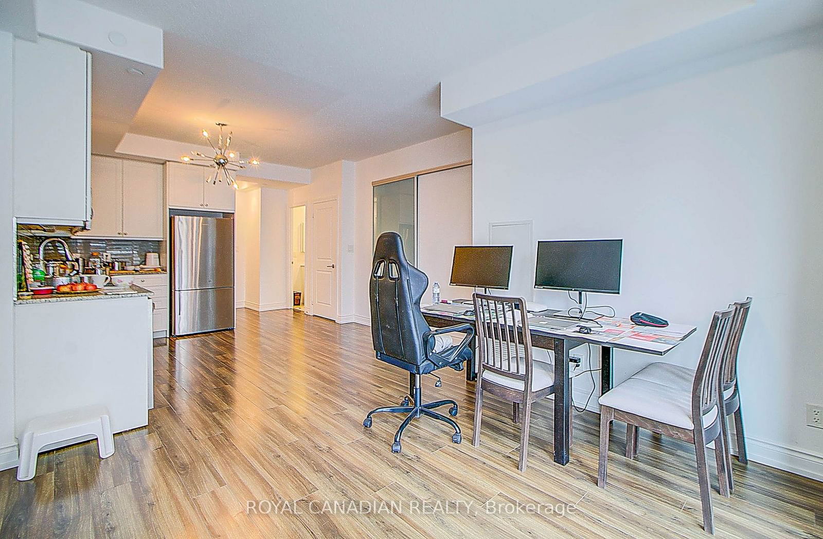 9608 yonge St, unit 208 for sale