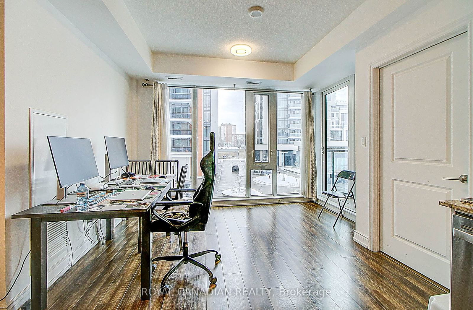 9608 yonge St, unit 208 for sale