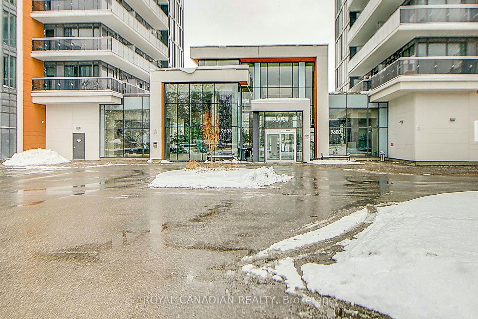 9608 yonge St, unit 208 for sale