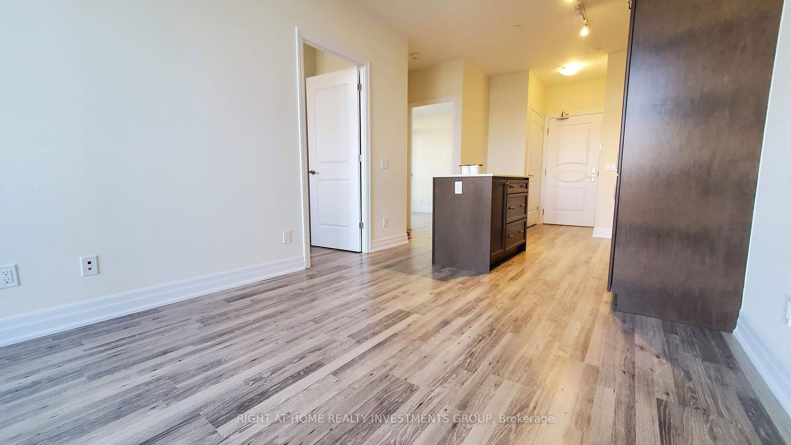 9085 Jane St, unit 1003 for rent