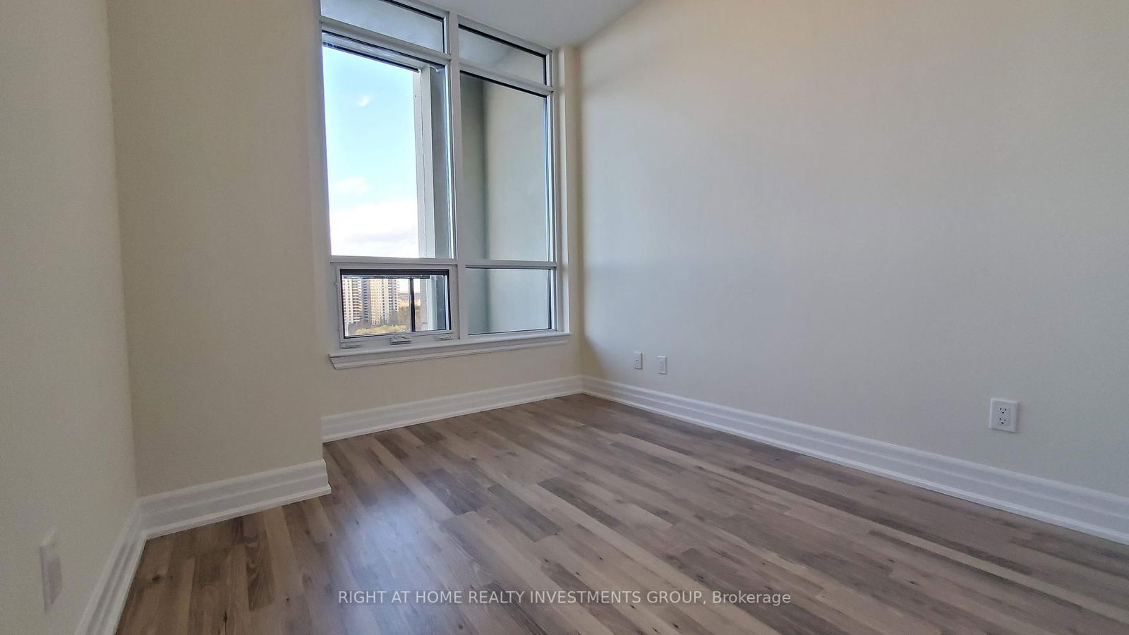 9085 Jane St, unit 1003 for rent