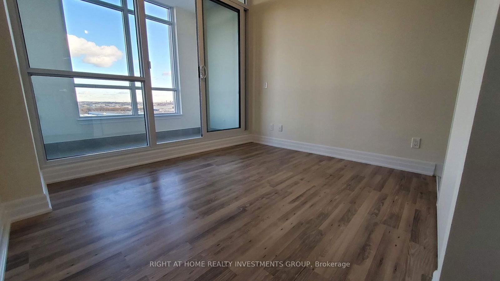 9085 Jane St, unit 1003 for rent