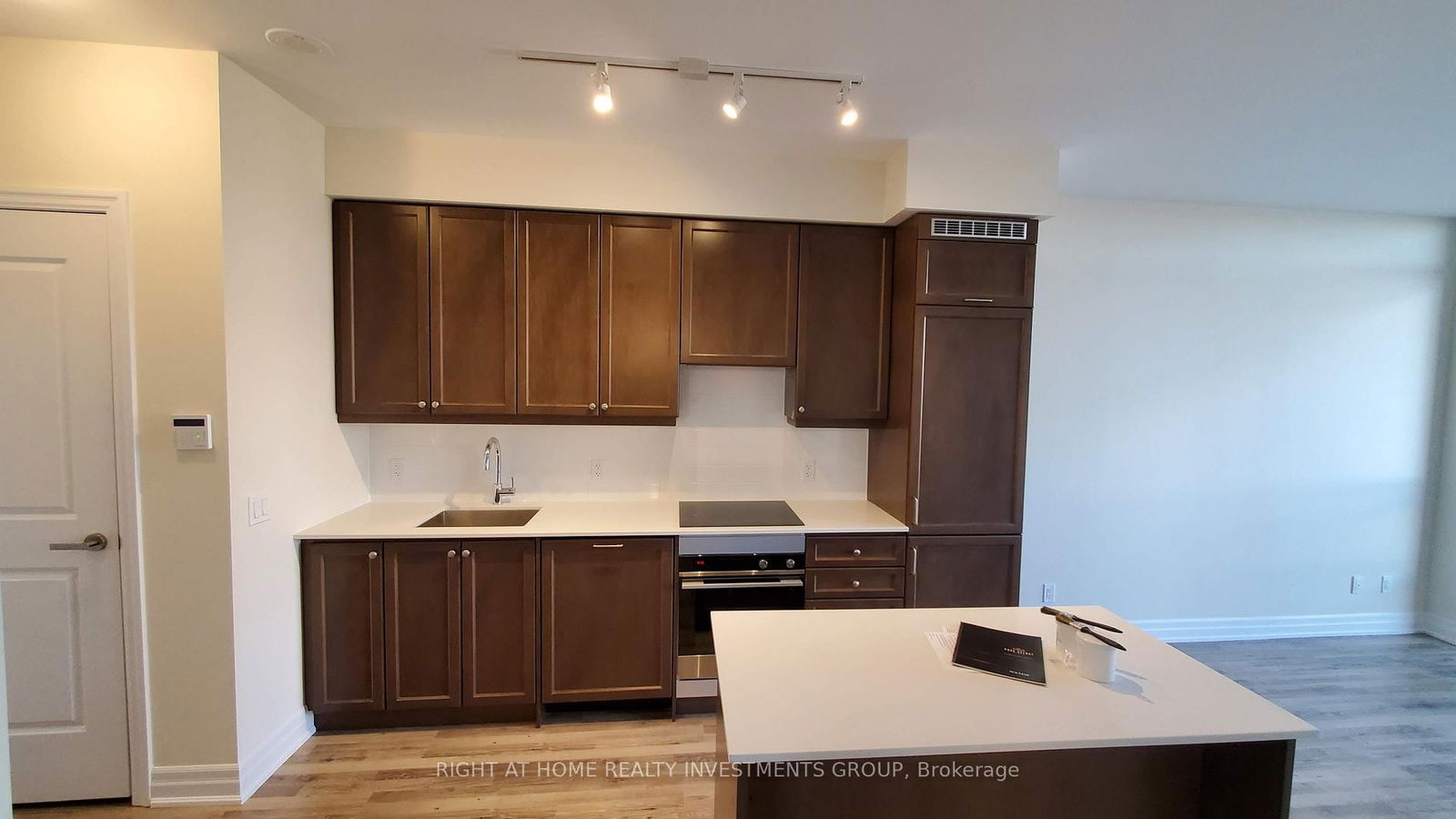 9085 Jane St, unit 1003 for rent