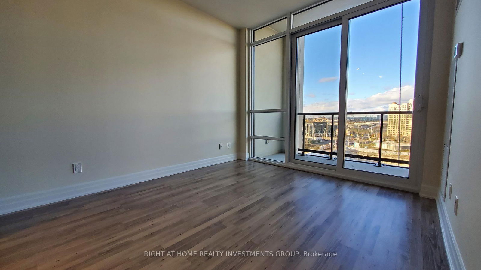 9085 Jane St, unit 1003 for rent