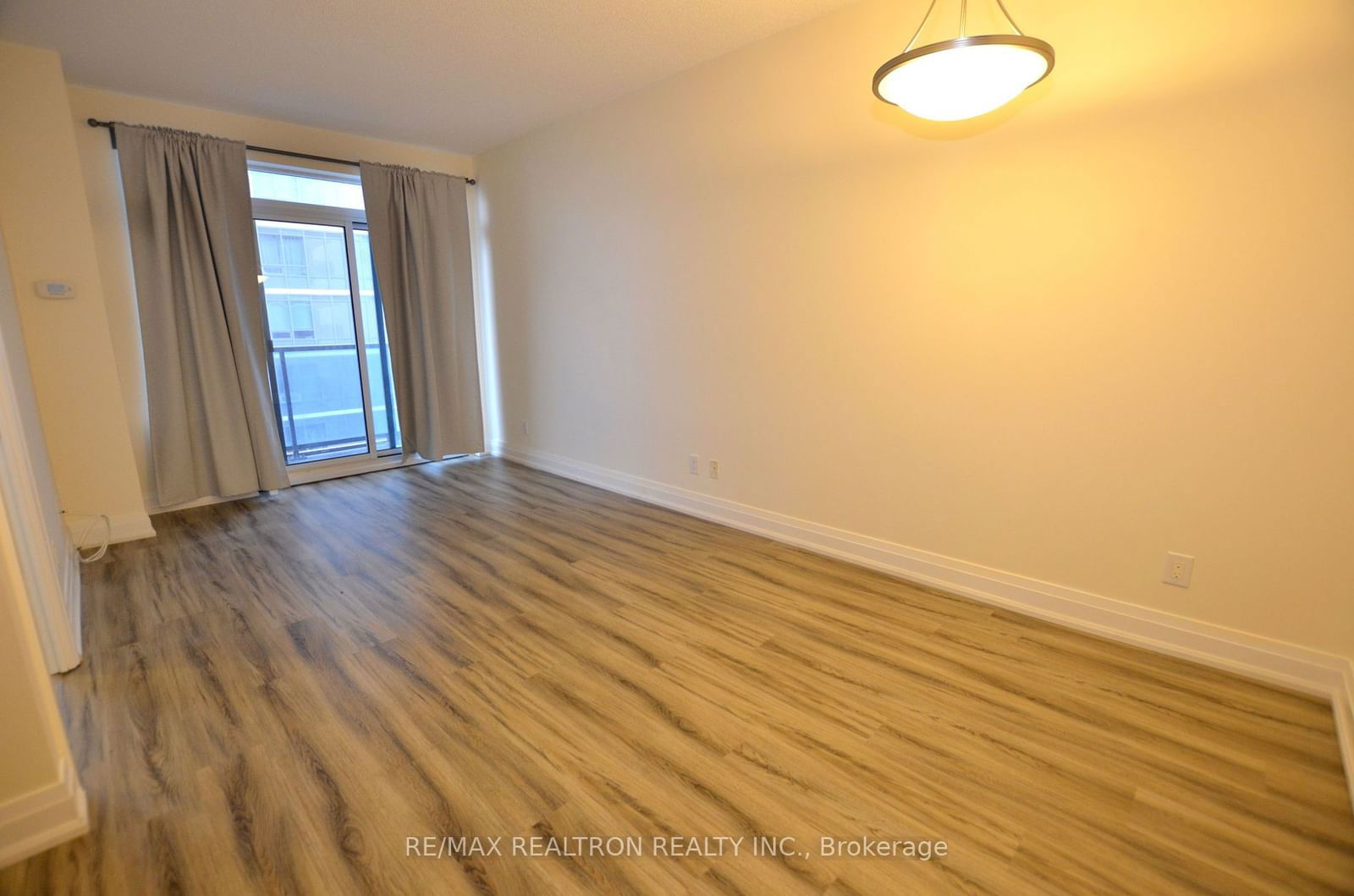 7167 Yonge St, unit 1410 for rent