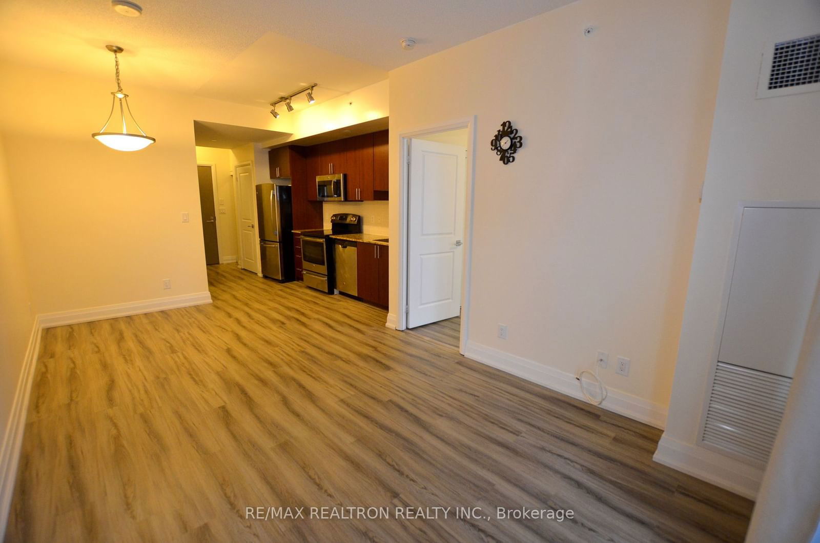 7167 Yonge St, unit 1410 for rent