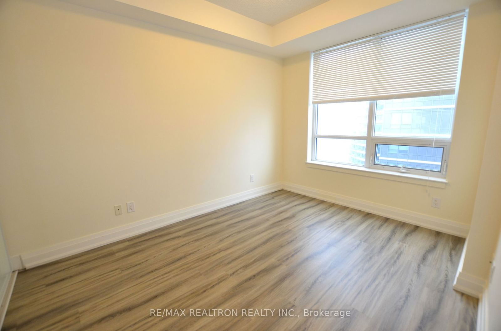 7167 Yonge St, unit 1410 for rent