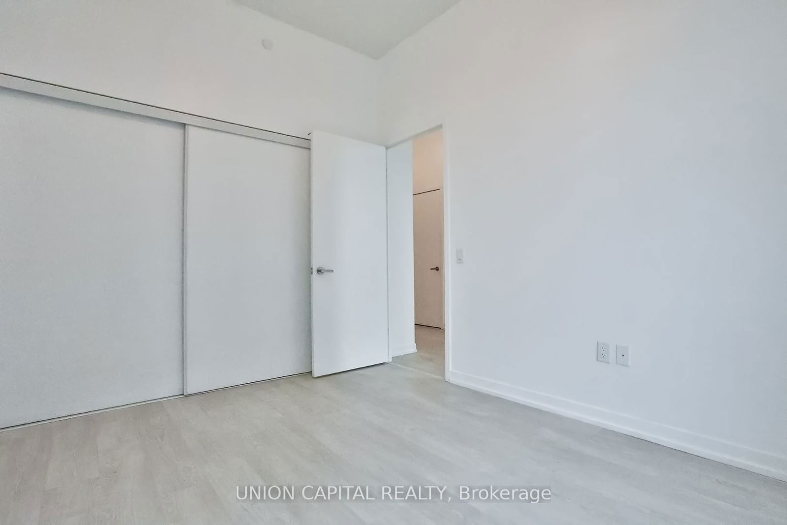 8868 Yonge St, unit 702E for sale