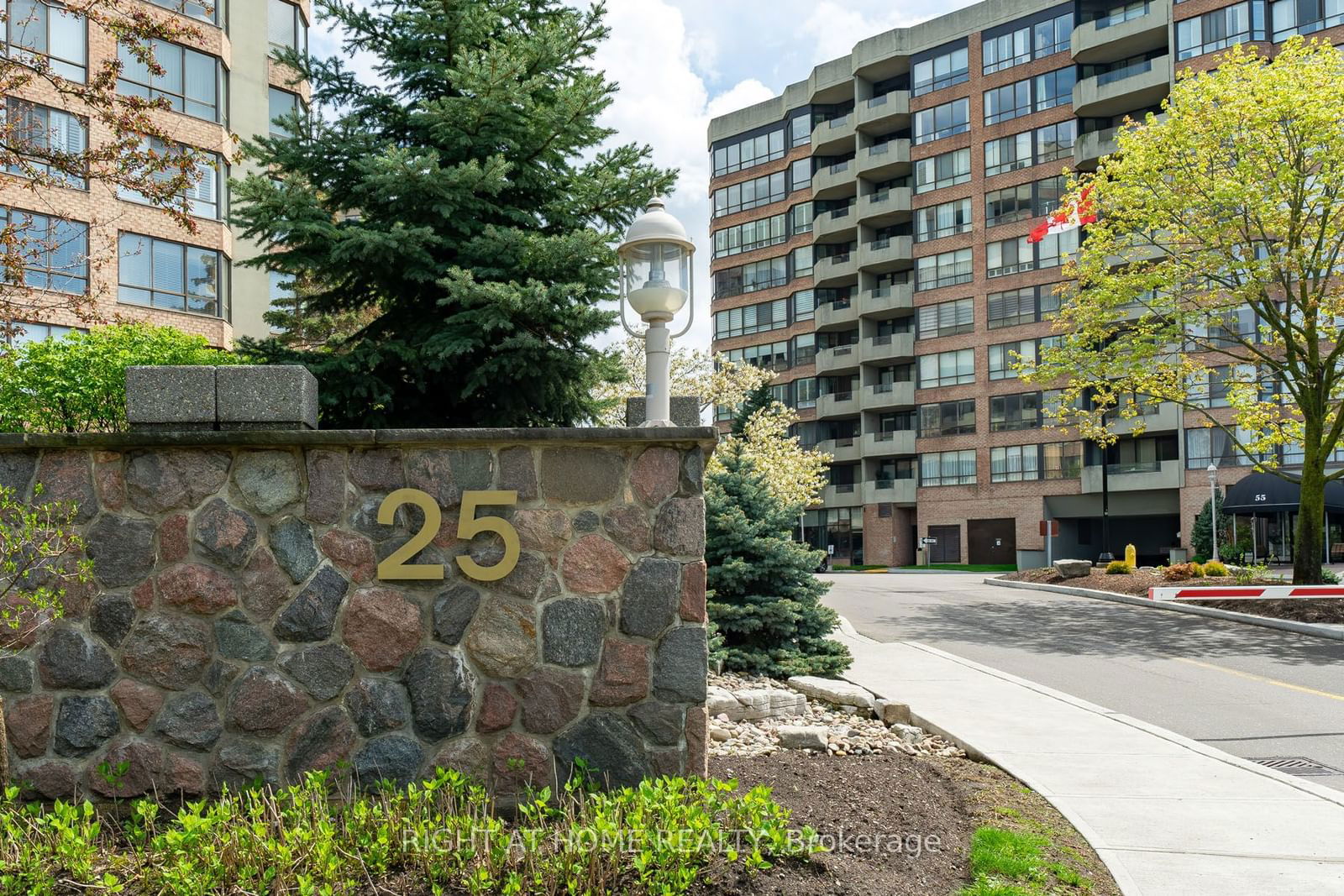 25 Austin Dr, unit 126 for sale