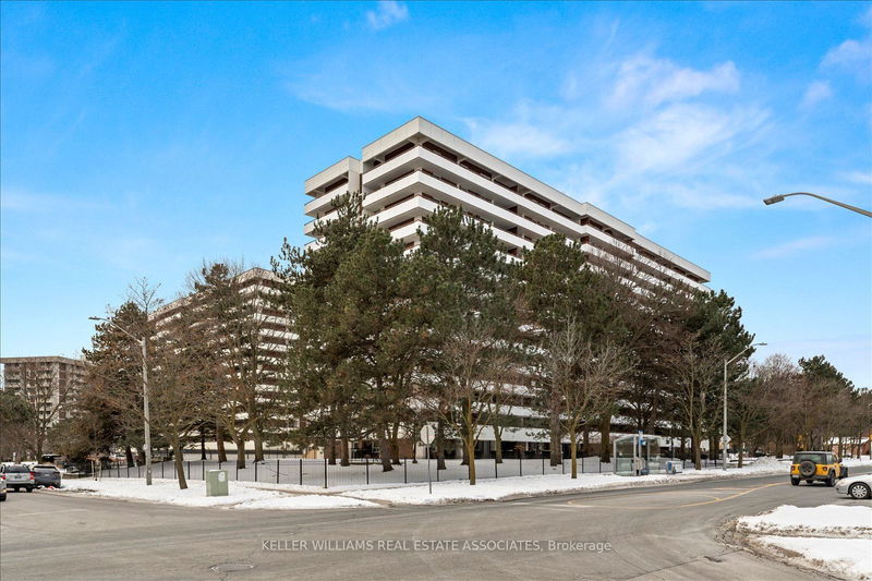 1 Royal Orchard Blvd, unit 302 for sale