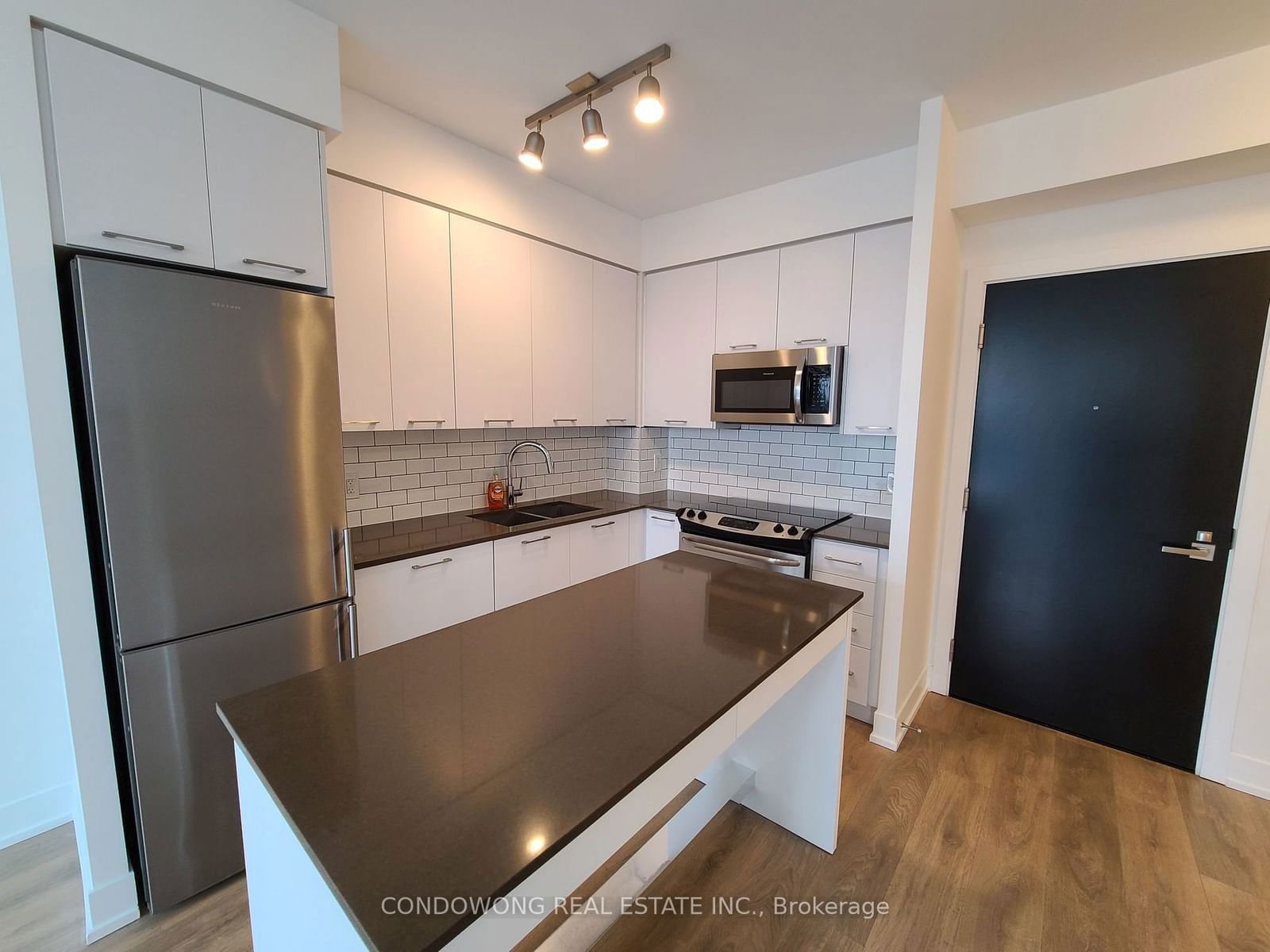 9471 Yonge St, unit 524 for rent