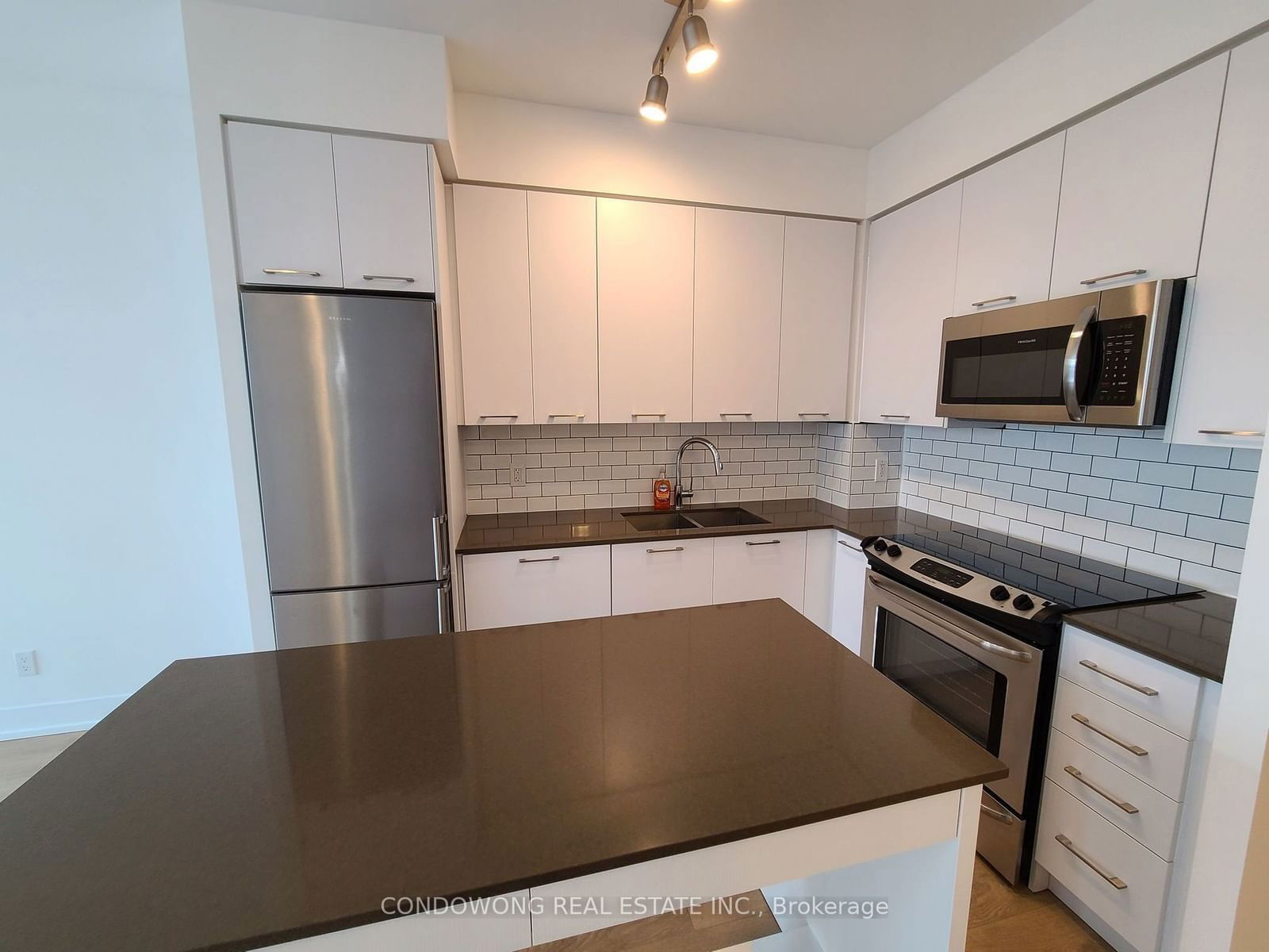 9471 Yonge St, unit 524 for rent