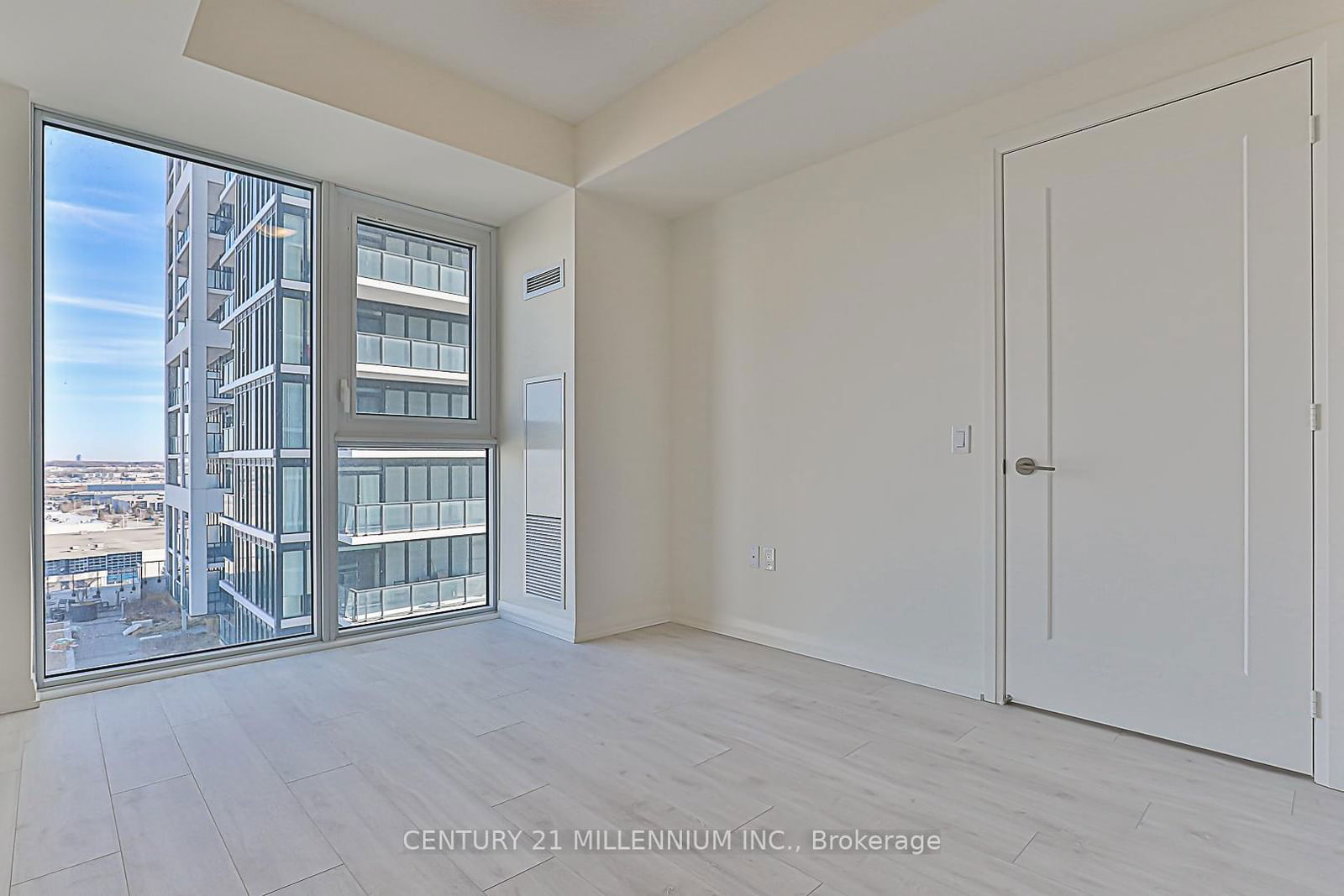 9000 Jane St, unit 1125 for rent