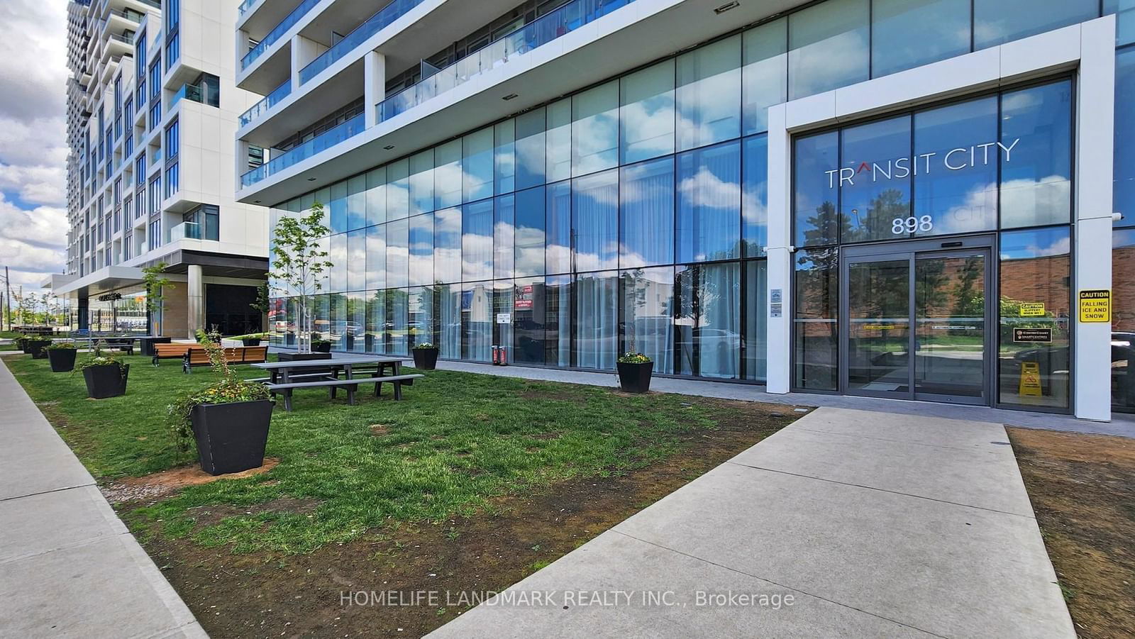 898 Portage Pkwy, unit 3907 for sale