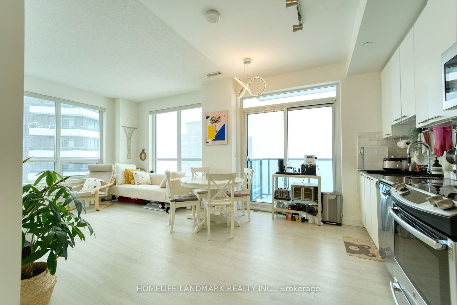 7165 Yonge St, unit 2112 for rent