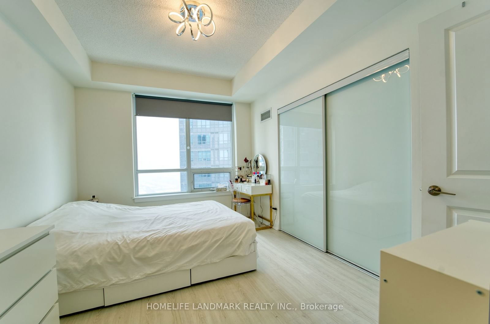 7165 Yonge St, unit 2112 for rent