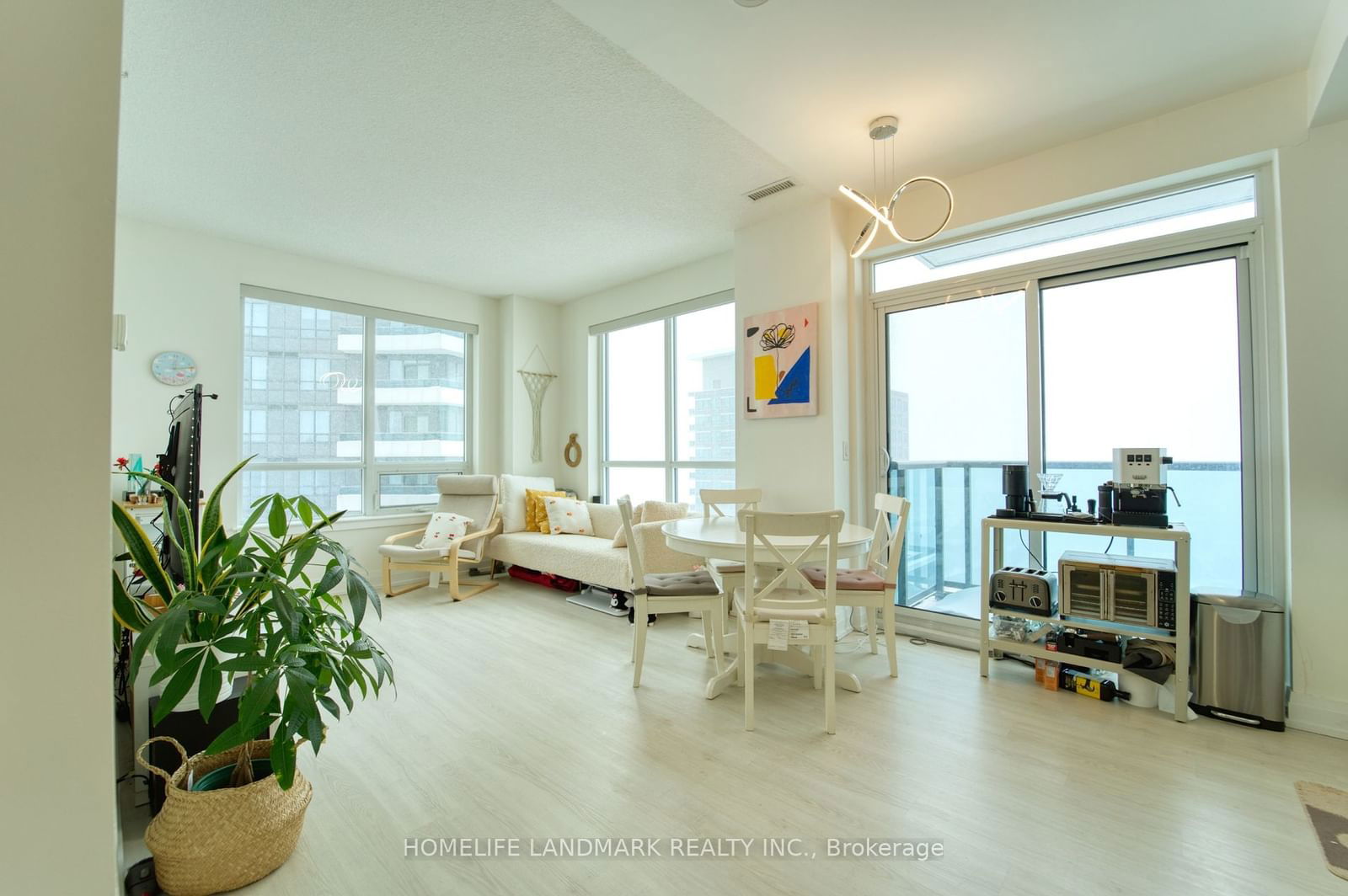 7165 Yonge St, unit 2112 for rent