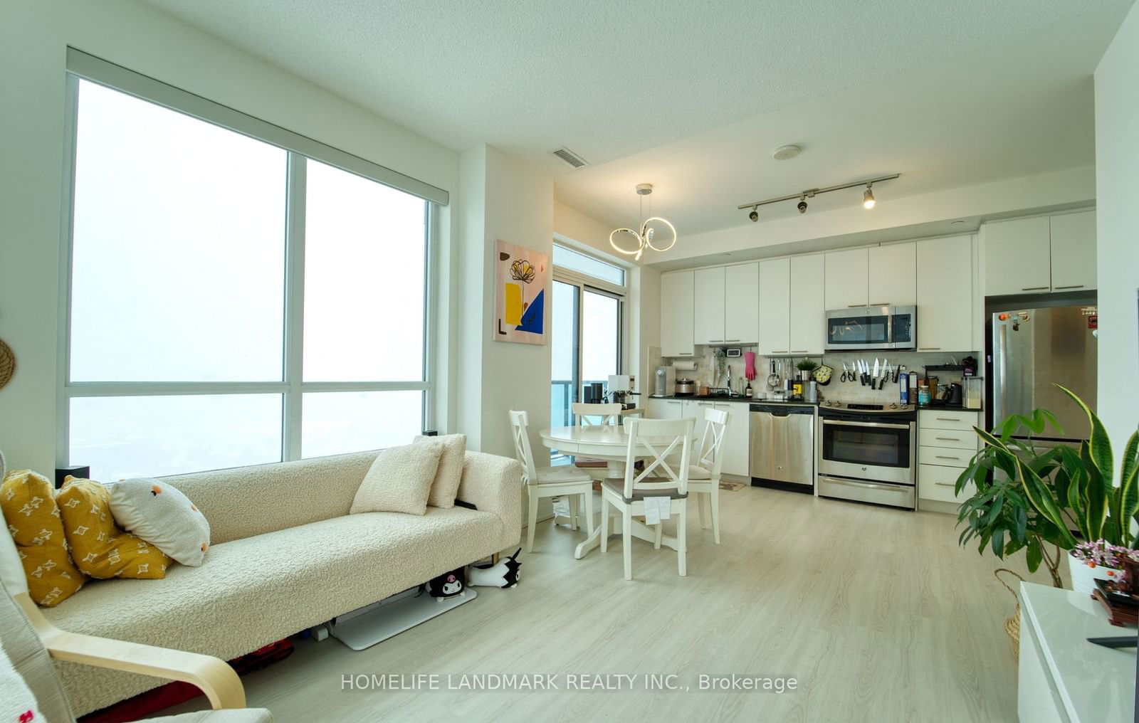 7165 Yonge St, unit 2112 for rent