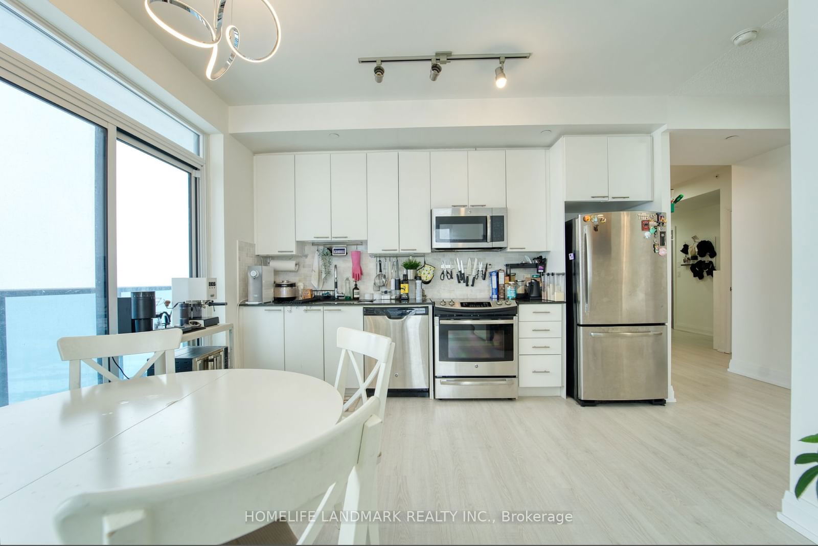 7165 Yonge St, unit 2112 for rent