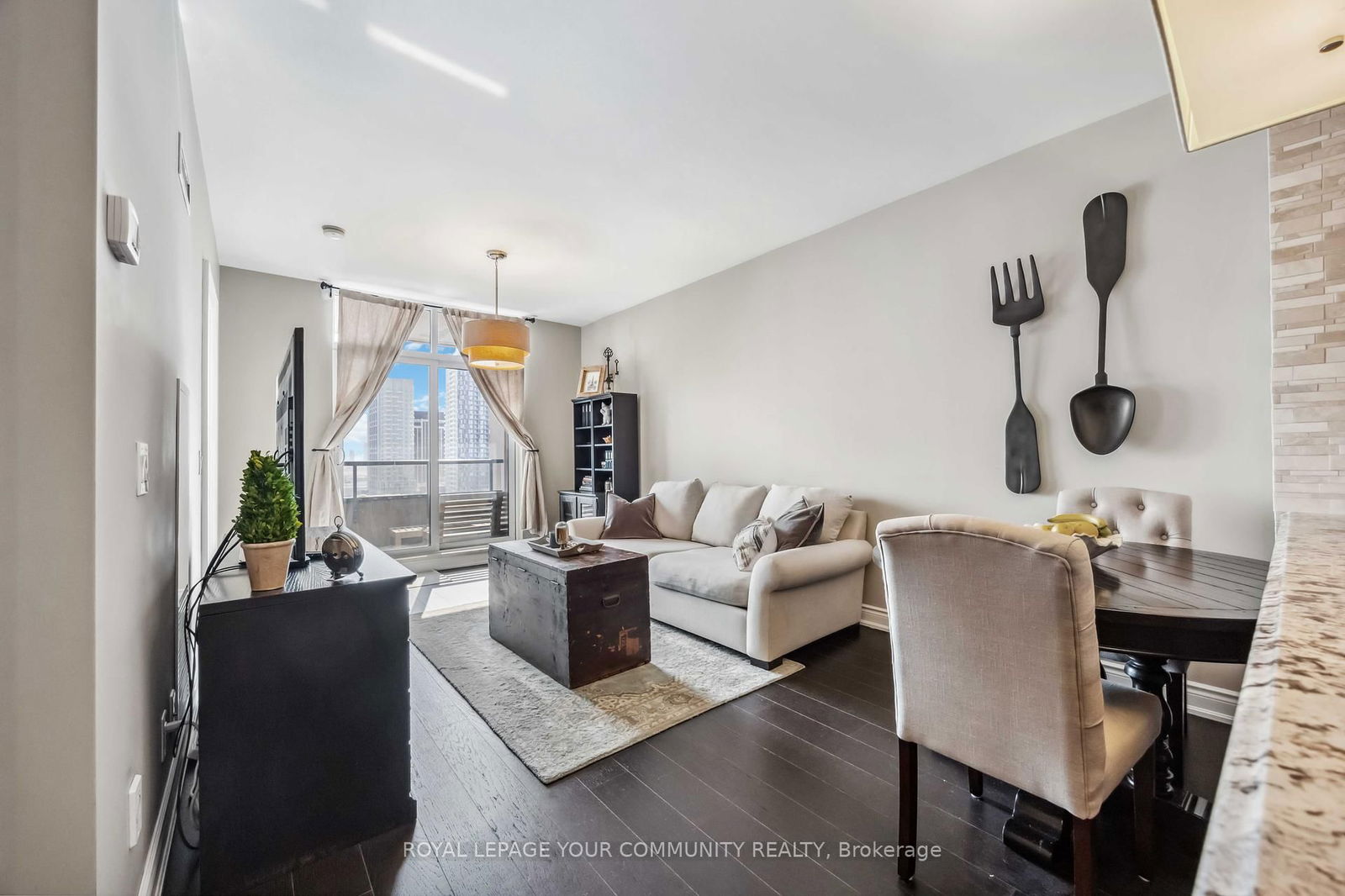 9245 Jane St, unit 1209 for sale