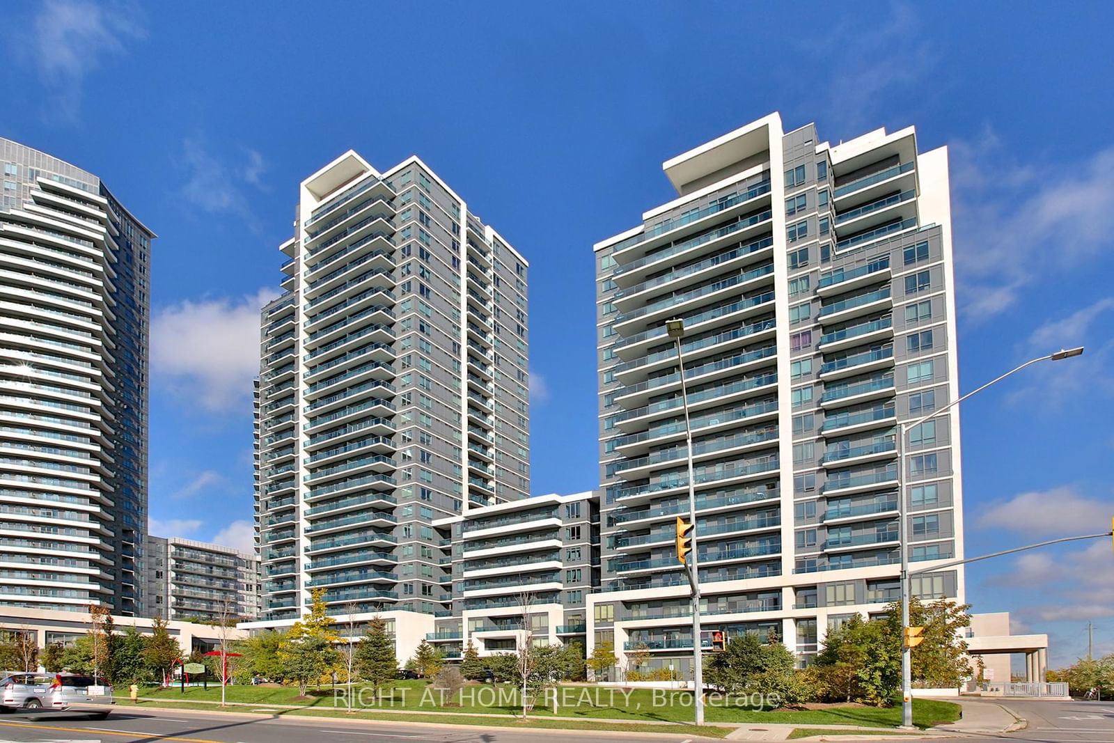 7165 Yonge St, unit 1505 for sale