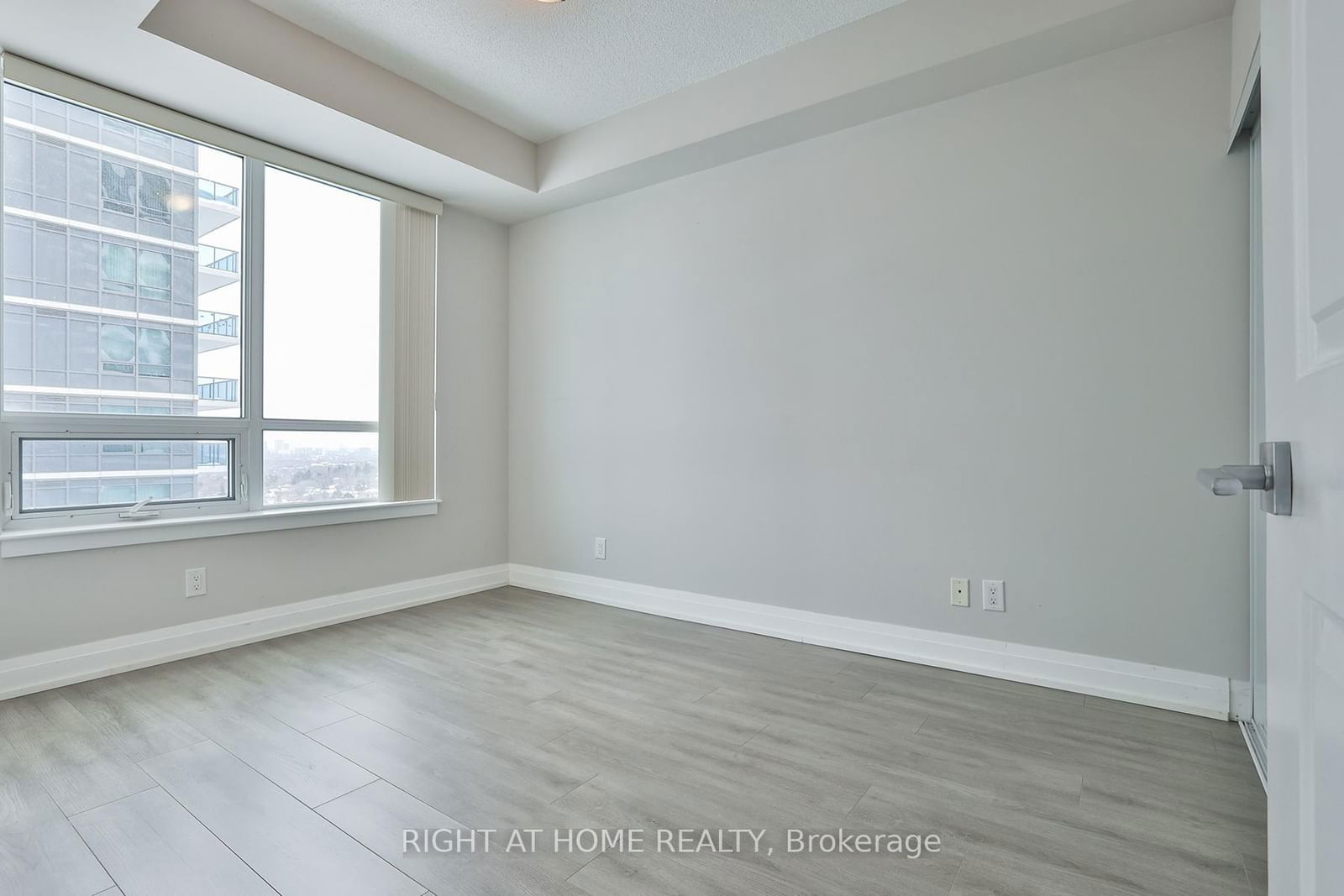 7165 Yonge St, unit 1505 for sale