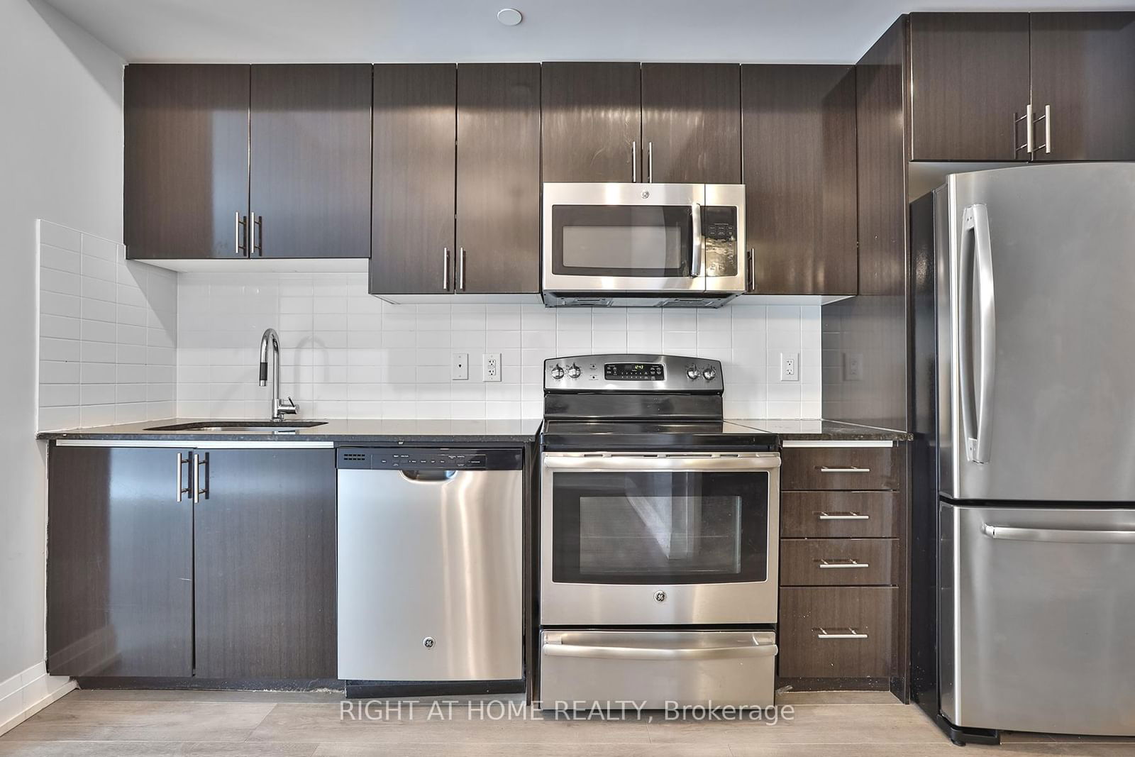 7165 Yonge St, unit 1505 for sale