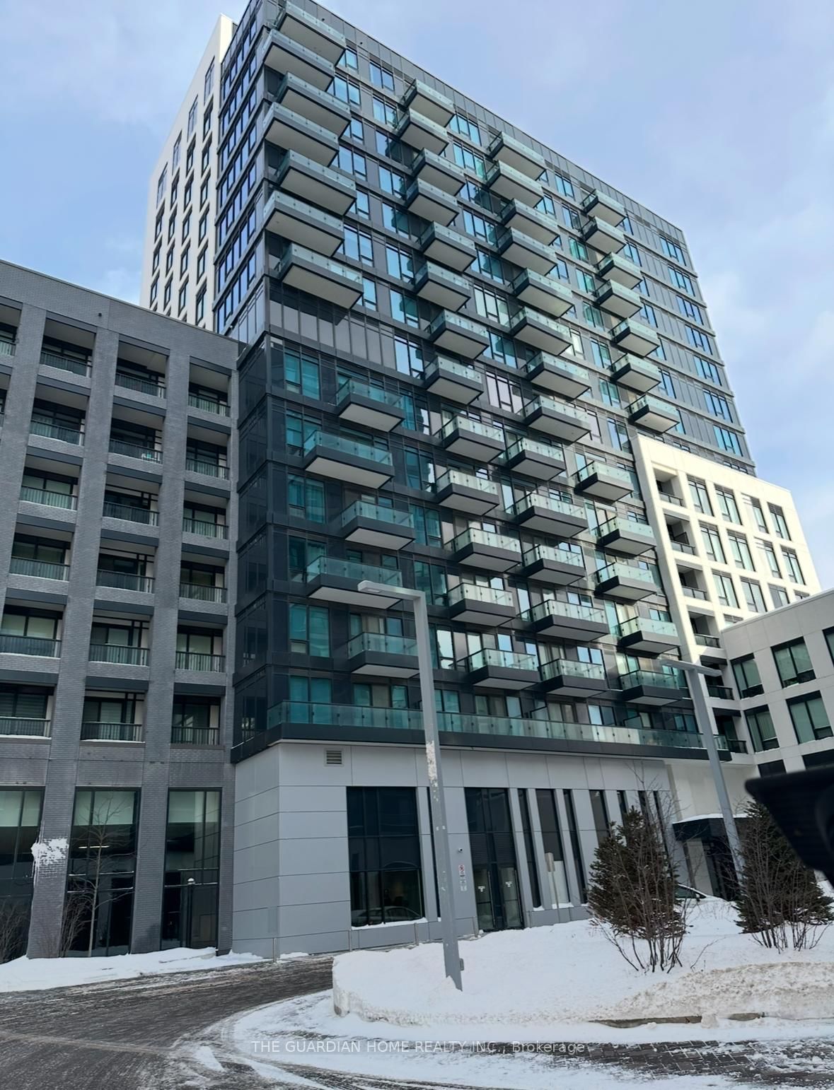 8868 Yonge St, unit 810E for rent