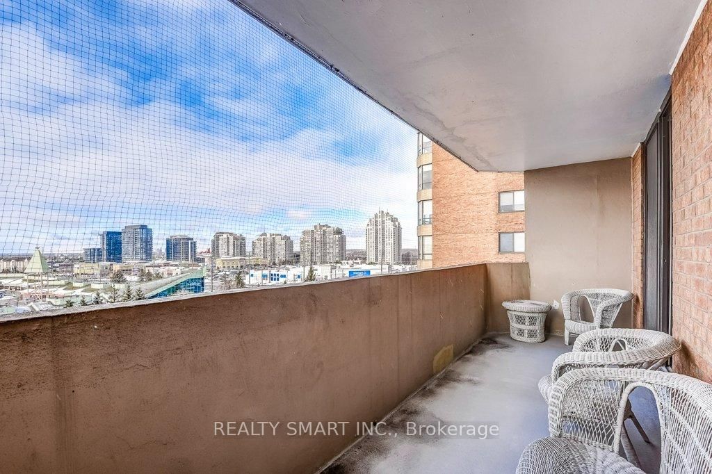 7601 Bathurst St, unit 806 for rent