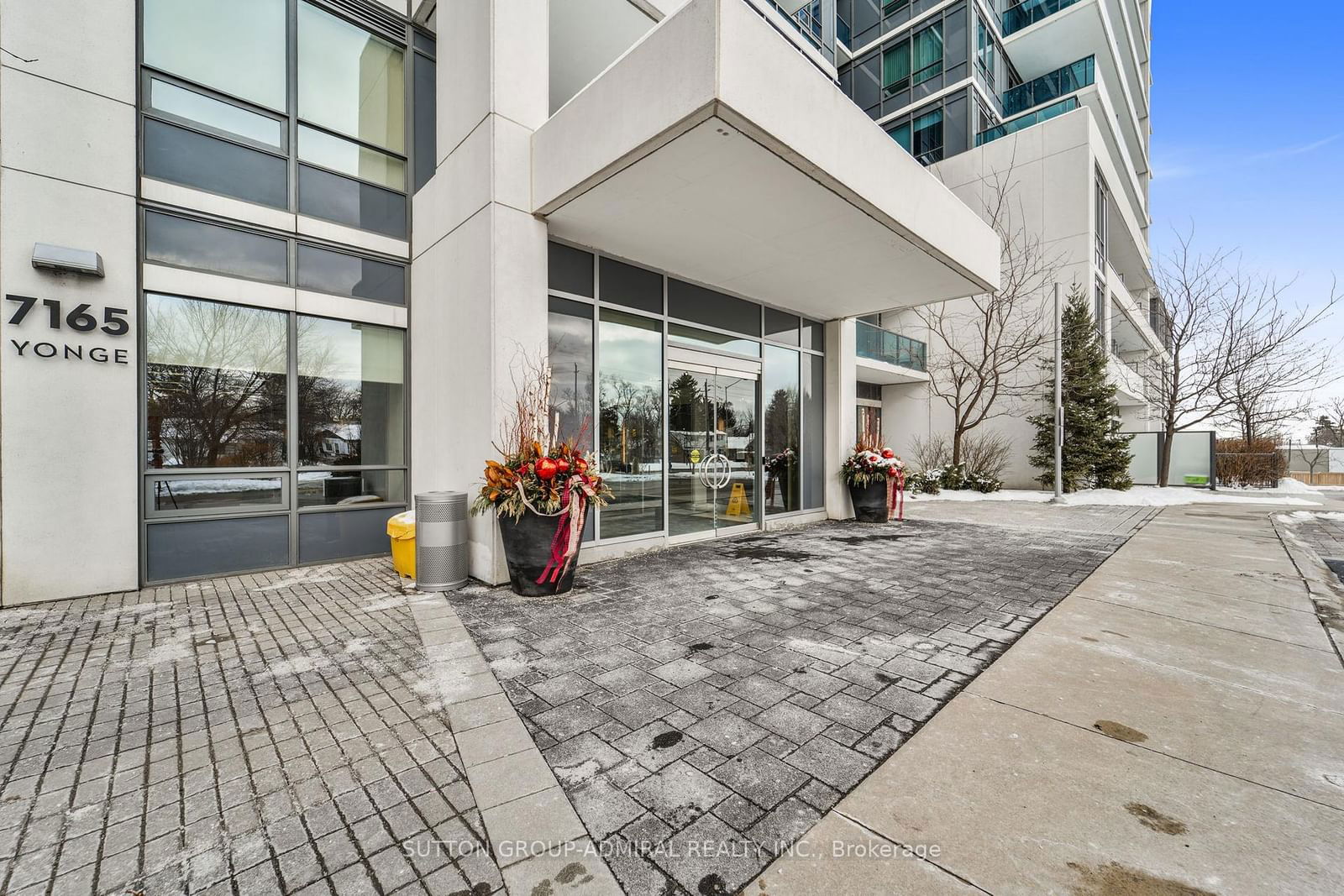 7165 Yonge St, unit 1415 for sale