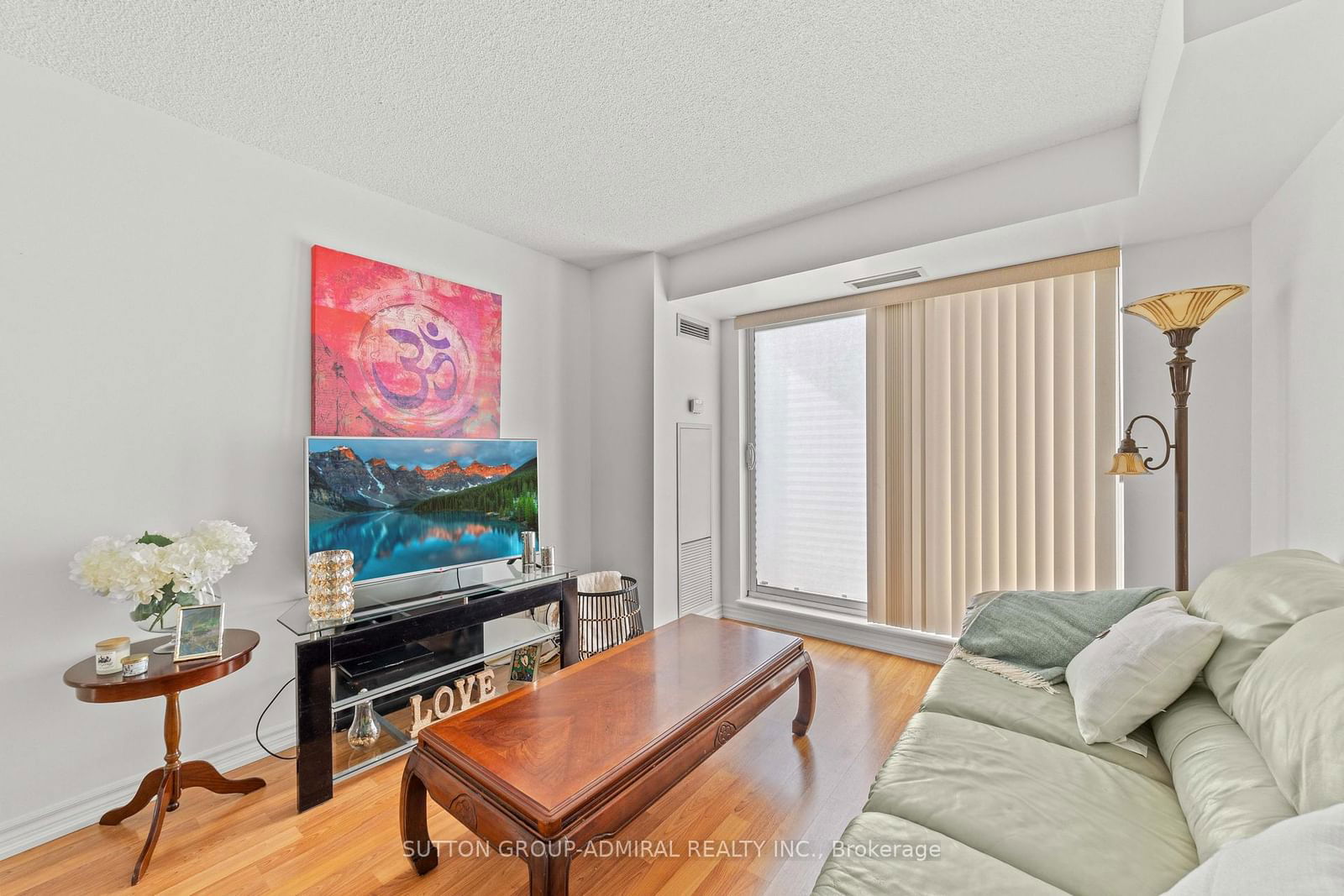 18 Harding Blvd W, unit 326 for sale