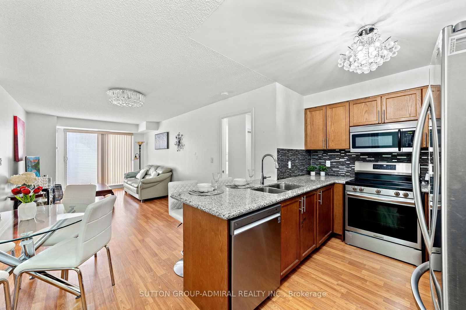 18 Harding Blvd W, unit 326 for sale