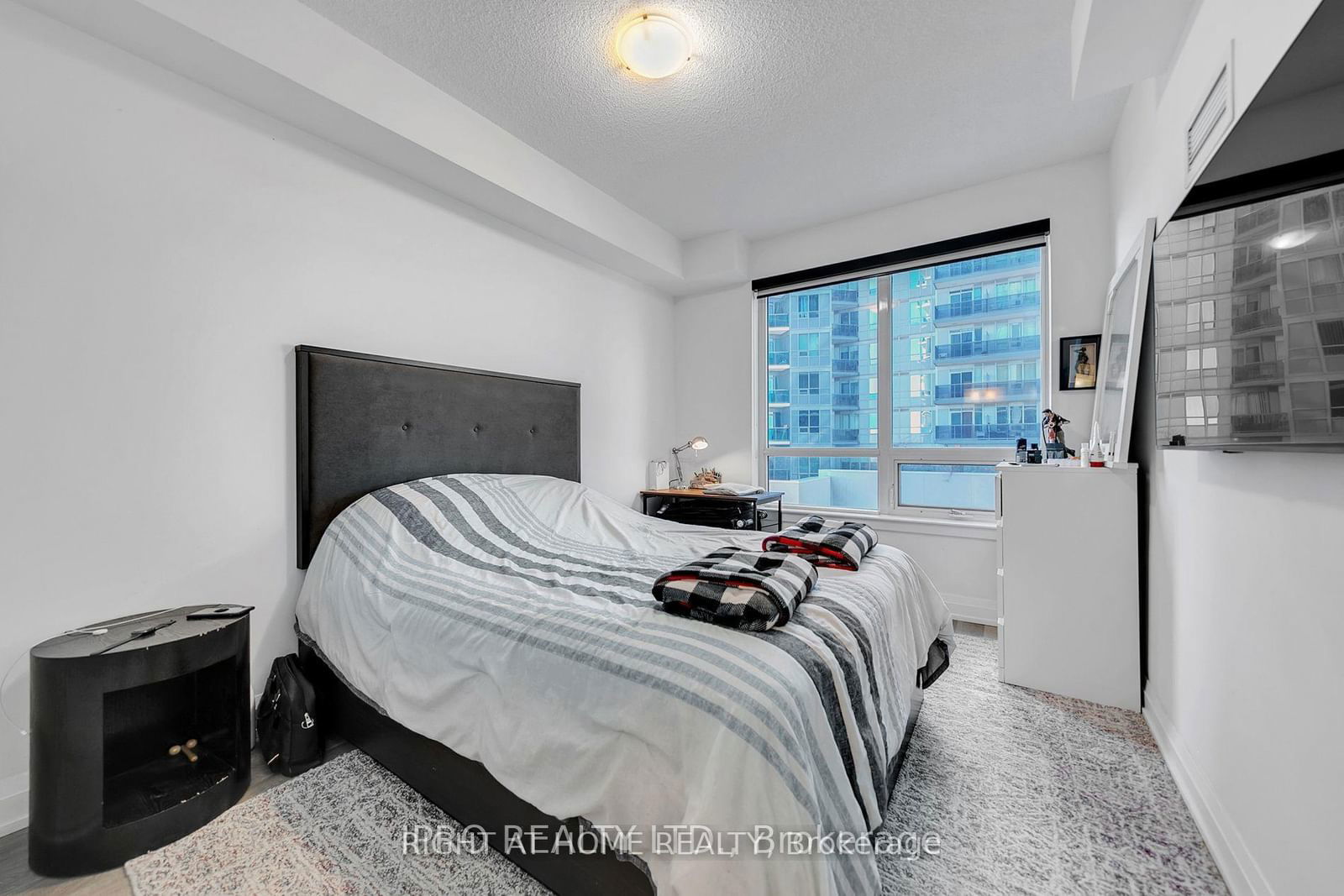 7165 Yonge St, unit 531 for rent