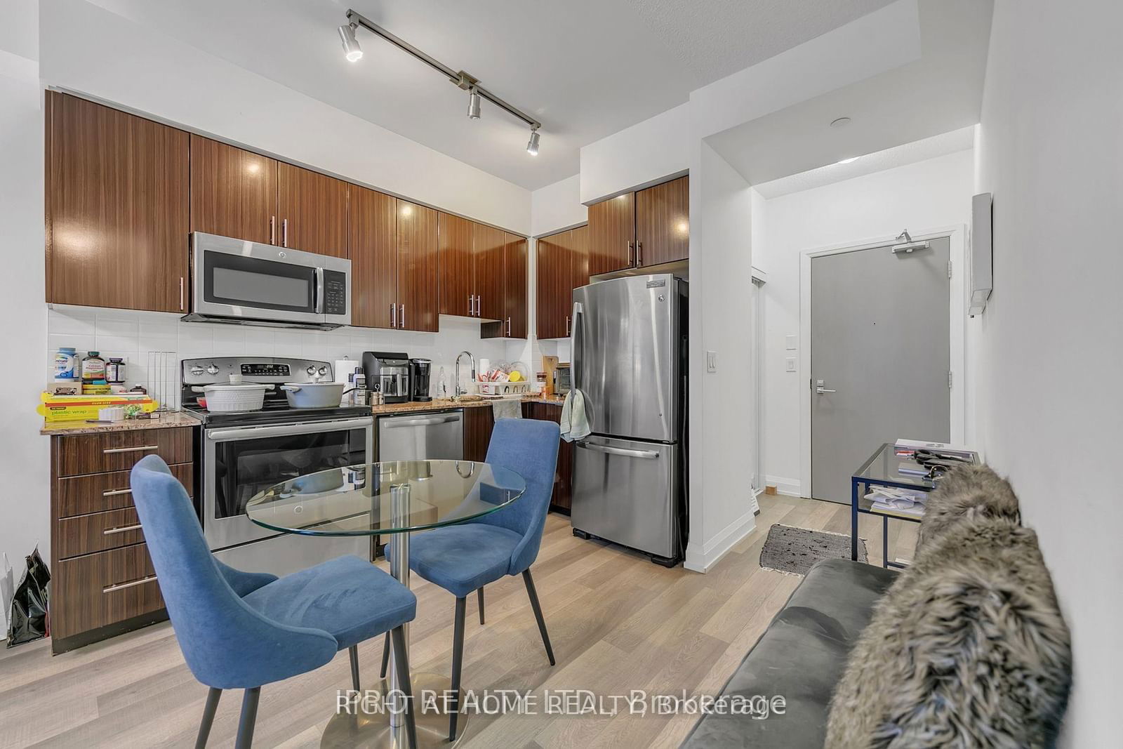 7165 Yonge St, unit 531 for rent