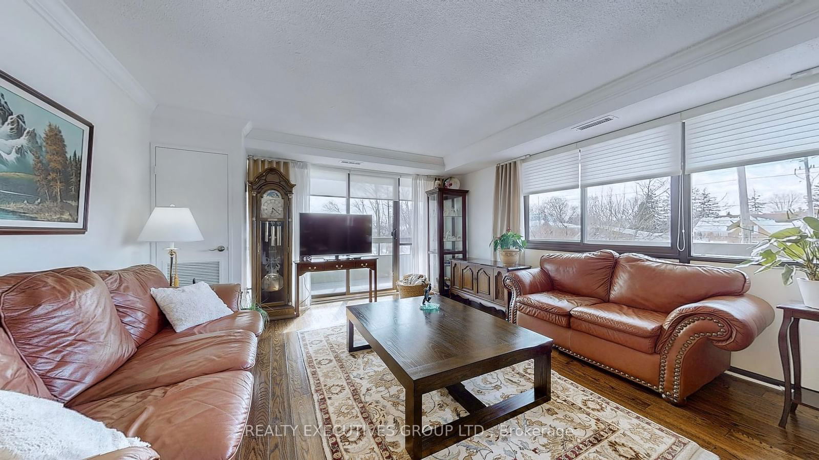 8111 Yonge St, unit 303 for sale