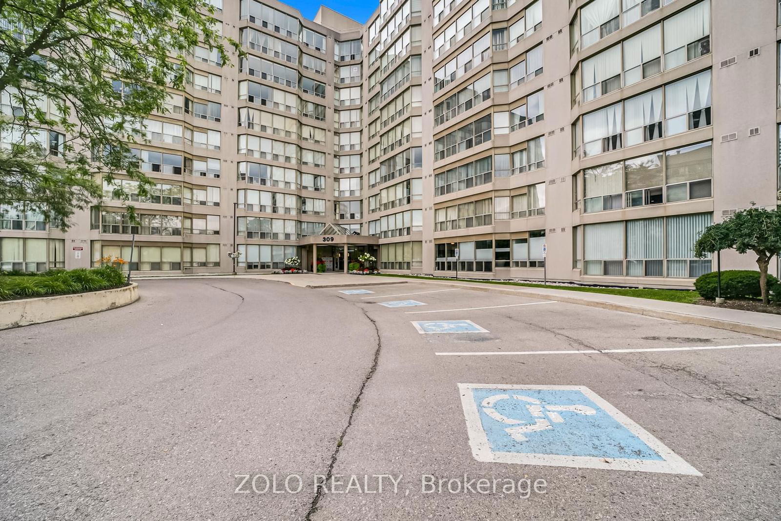 309 Major Mackenzie Dr E, unit 819 for sale