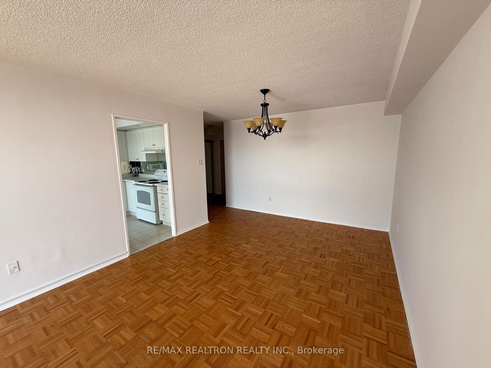 30 Harding Blvd, unit 408 for rent