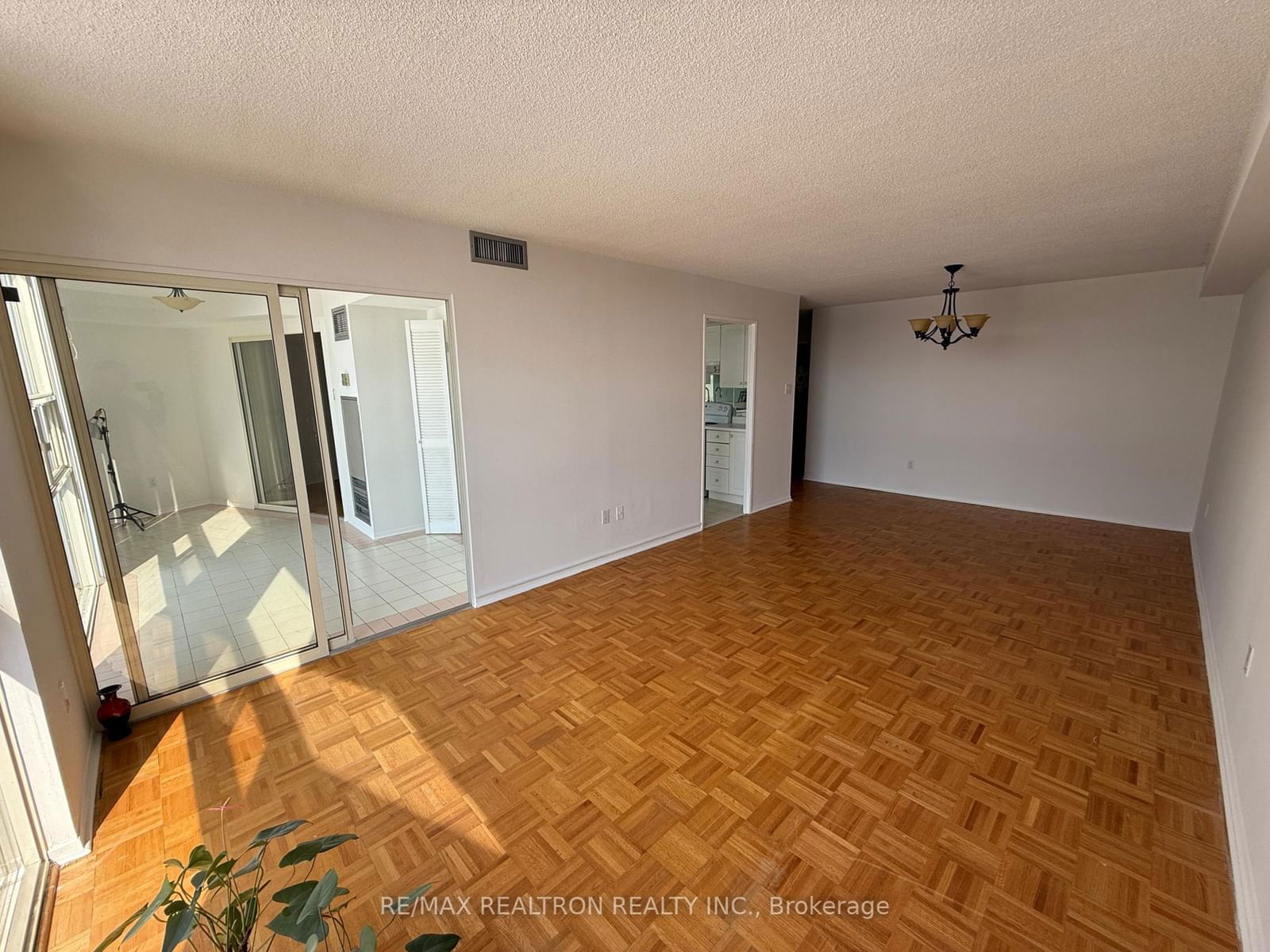 30 Harding Blvd, unit 408 for rent