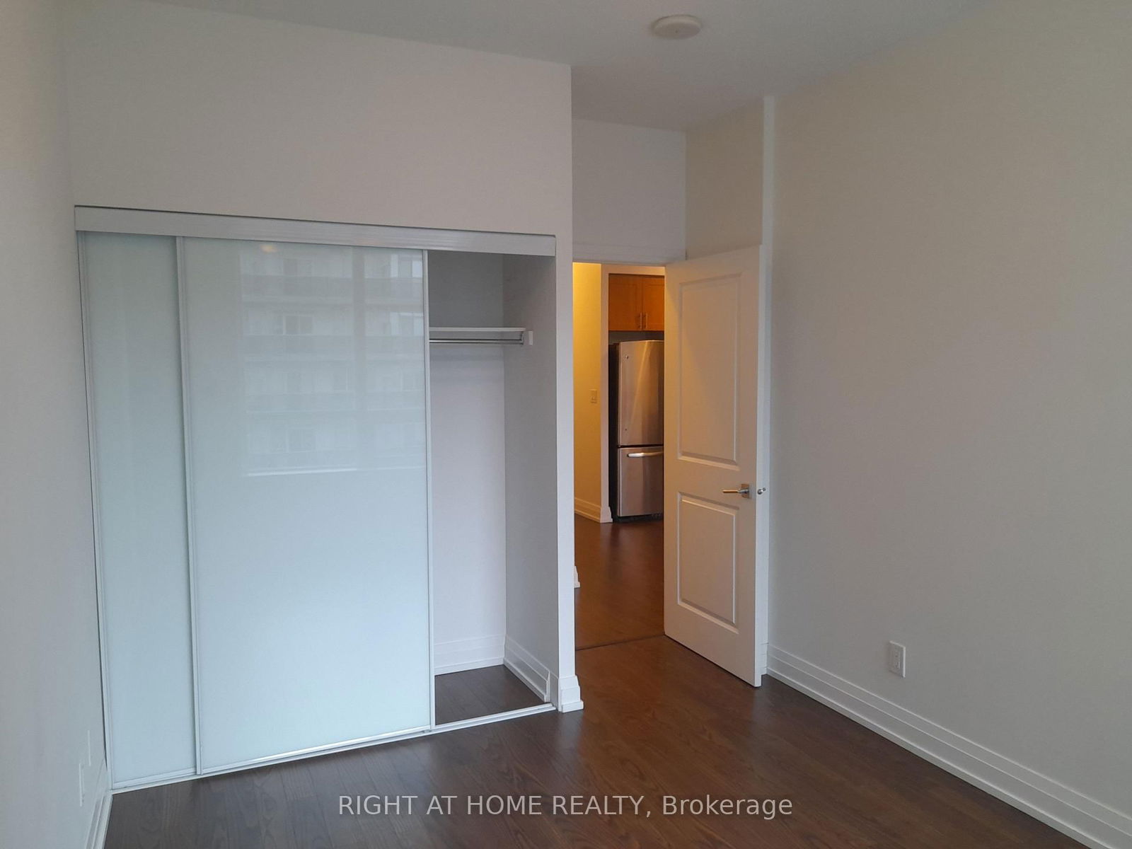 7165 Yonge St, unit 832 for rent