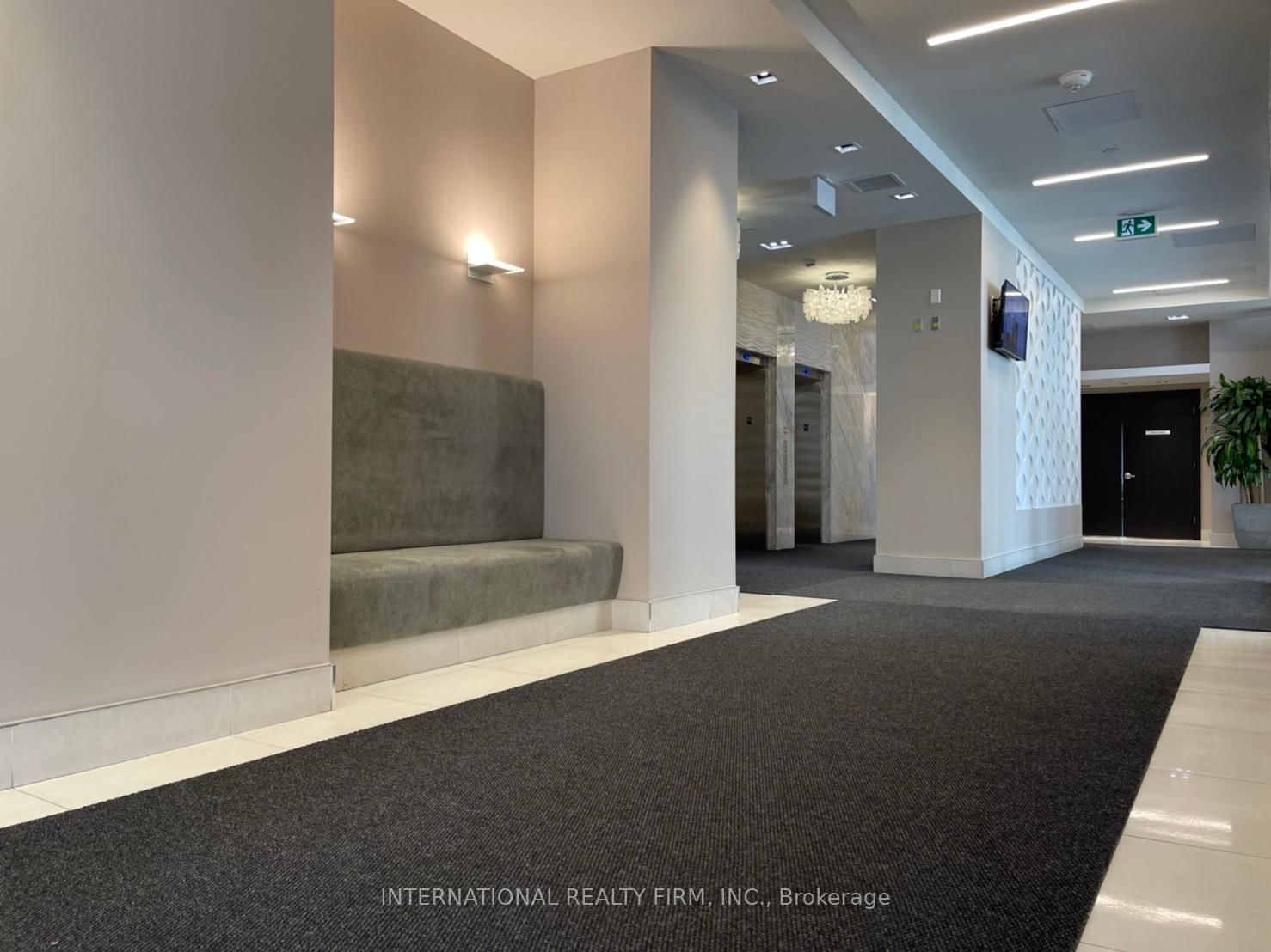 9618 Yonge St, unit 1009 for rent