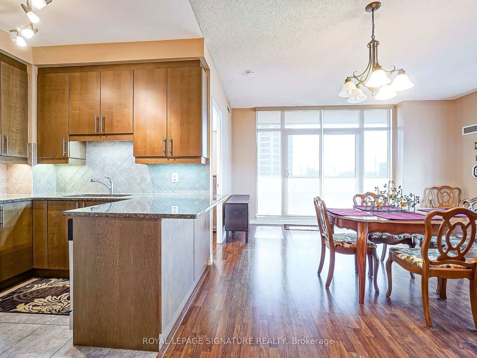 9235 Jane St, unit 411 for rent