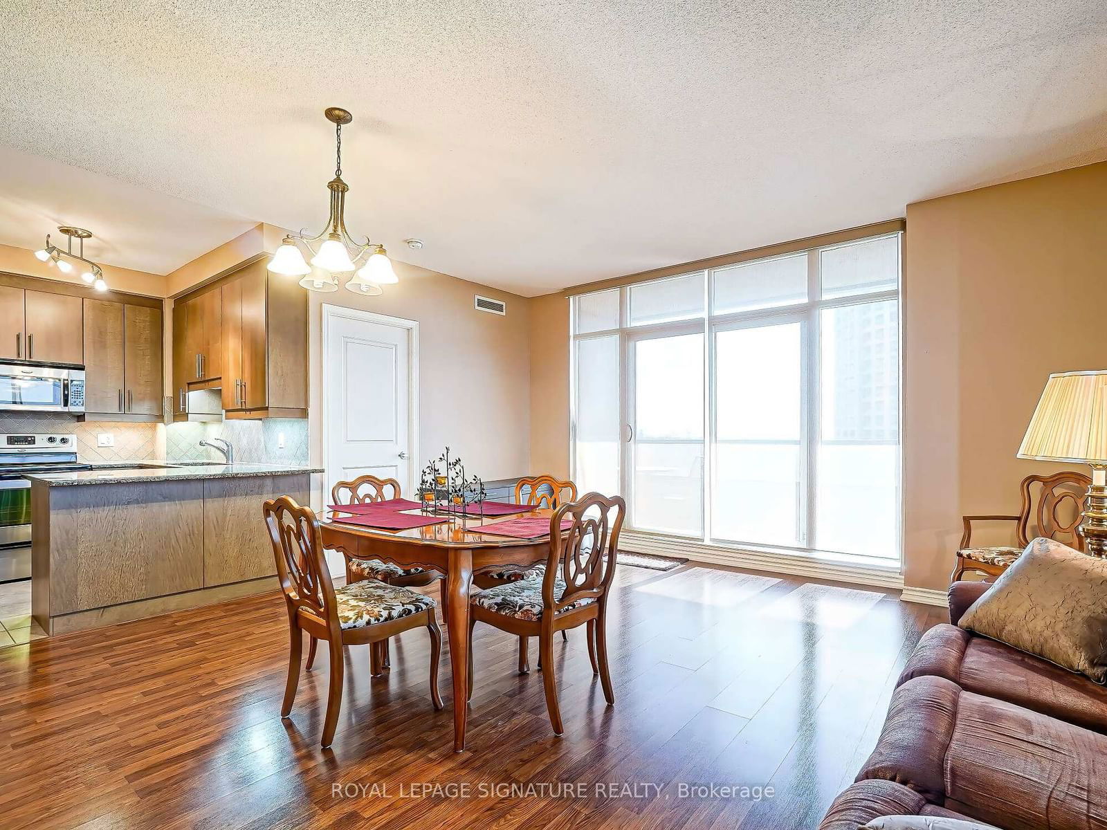 9235 Jane St, unit 411 for rent