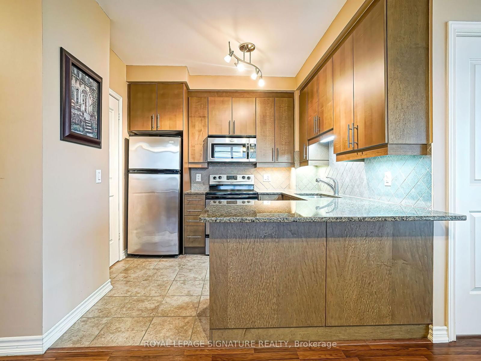 9235 Jane St, unit 411 for rent