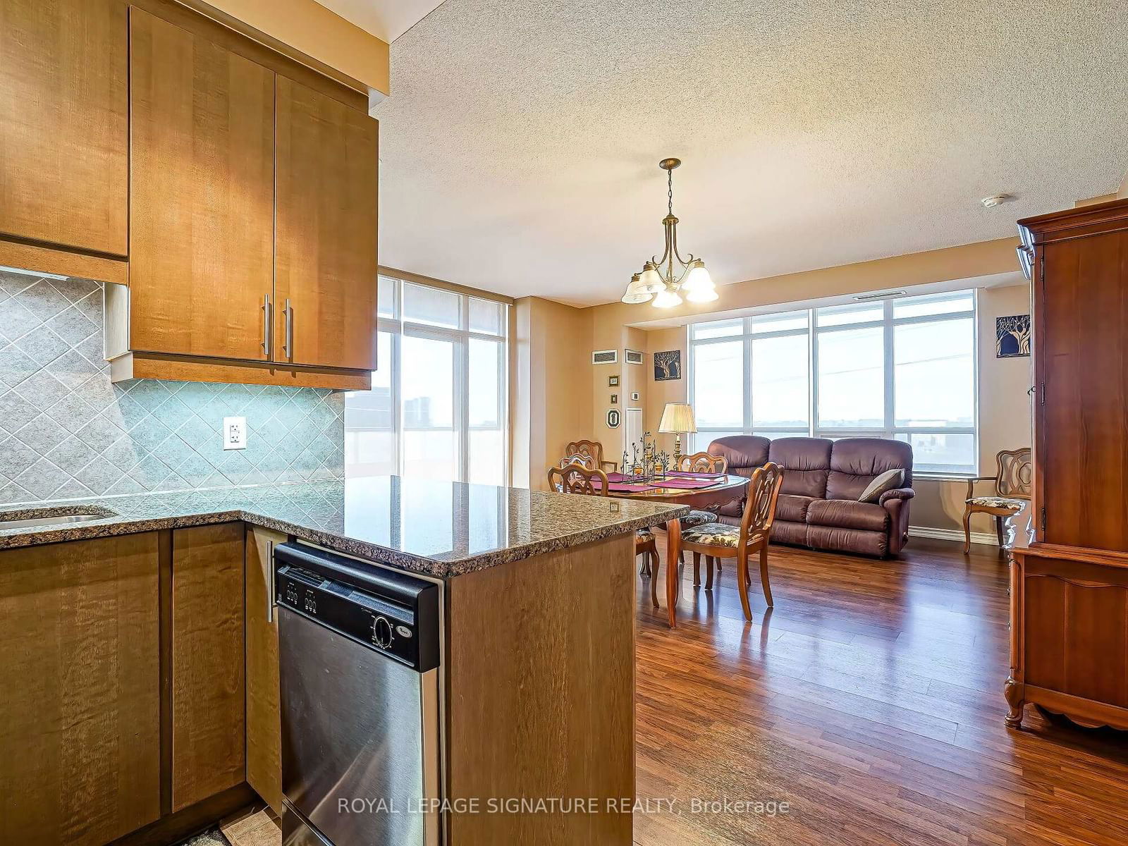 9235 Jane St, unit 411 for rent