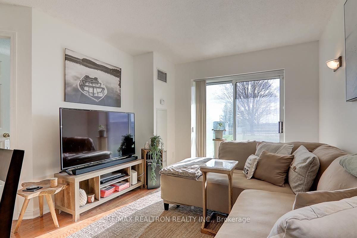 39 Oneida Cres, unit 306 for sale