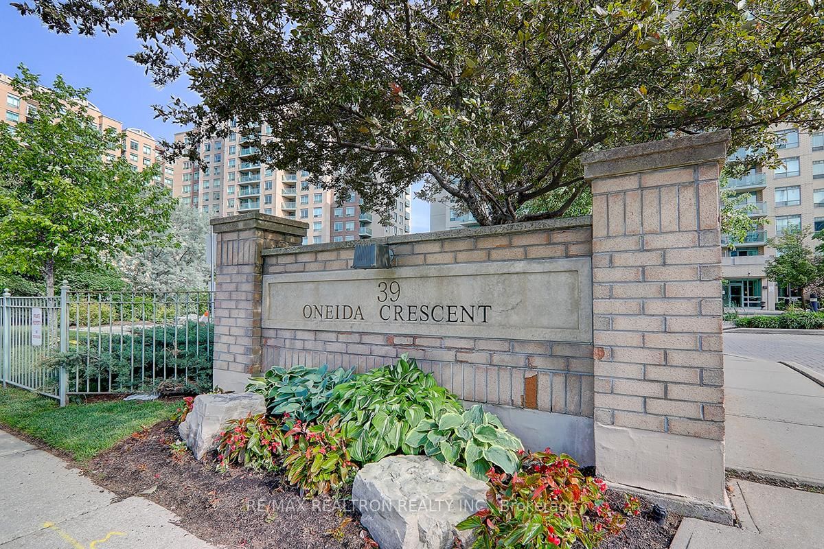 39 Oneida Cres, unit 306 for sale