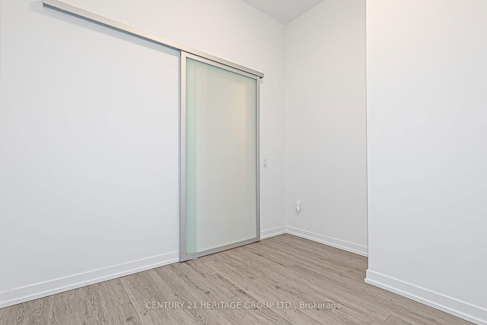 8868 Yonge St, unit 712E for rent